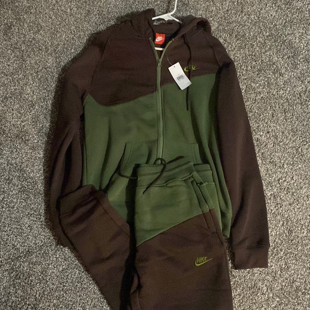Nike zipup and jogger set